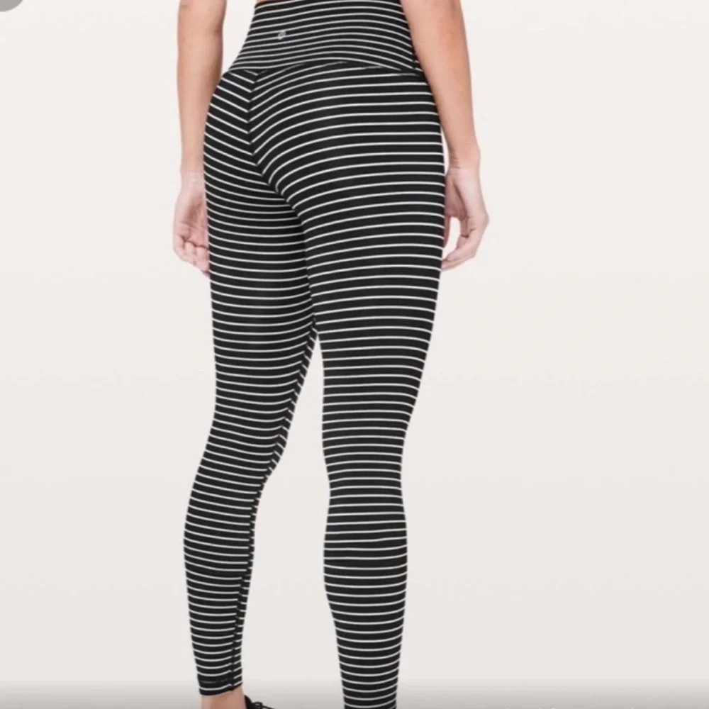 Lululemon Wunder Under High-Rise Luxtreme Legging Size 8 Color Black/White